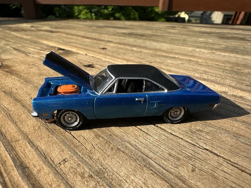 Greenlight Muscle Car Garage Collection 1970 Plymouth Road Runner Hemi Blue